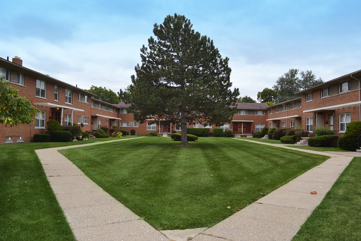 Stratford Villa Apartments in Oak Park, MI