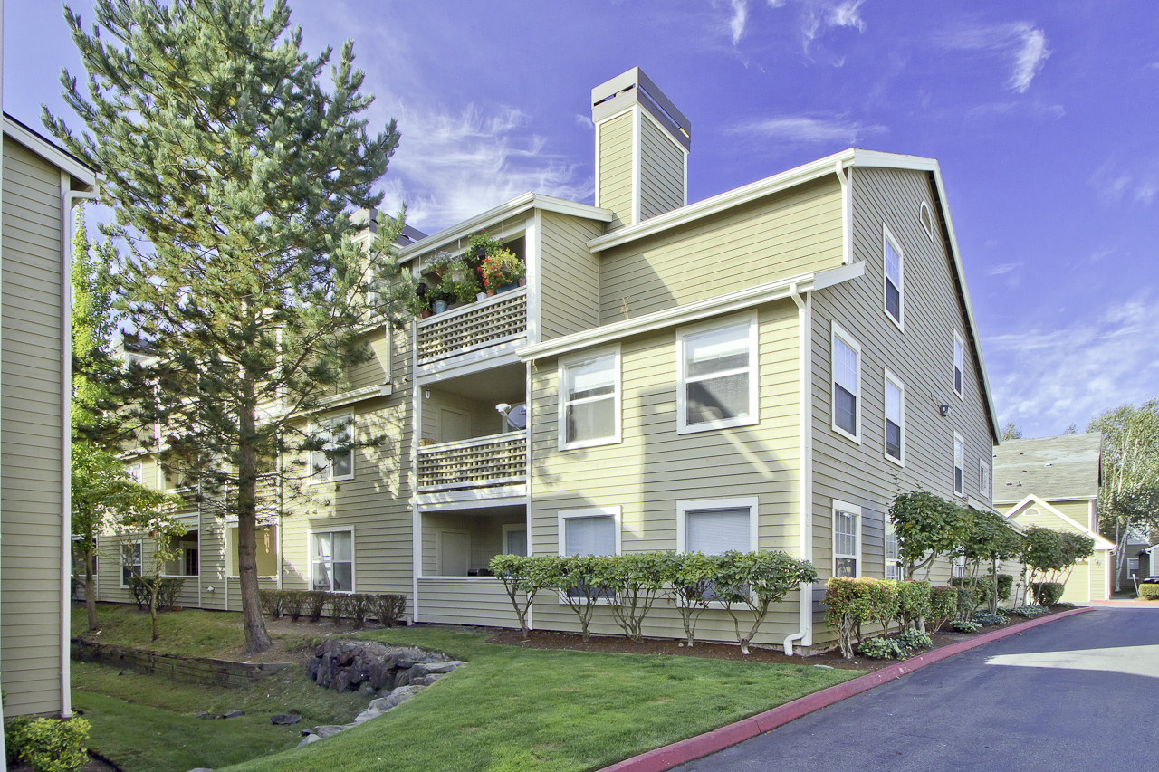 Huntington Park Apartments in Cascade View, Everett WA