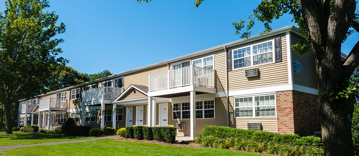 Colony Park Luxury Apartments For Rent in Ronkonkoma, NY