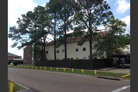 Pine Grove Apartments New Owner 11440 Bard Ave Baton