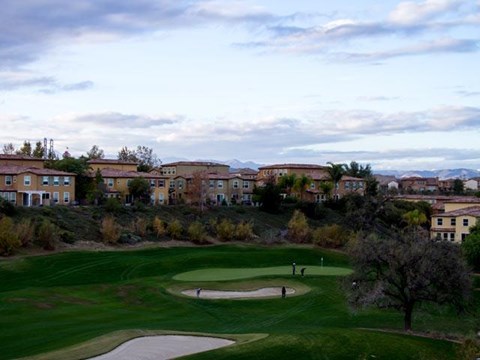 Lush golf greens at ALARA Links at Westridge Apartment Homes, California, 91381