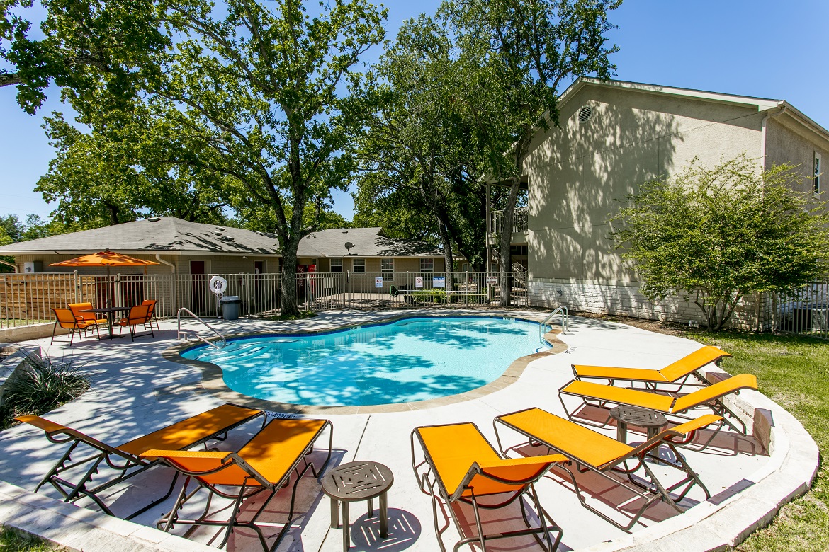 Residences at Holly Oaks Apartments in Weatherford, TX