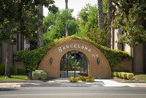 1650 E Shepherd Ave 1-3 Beds Apartment for Rent