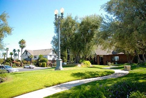 1650 E Shepherd Ave 1-3 Beds Apartment for Rent
