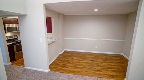 dining area at Hampton apartments