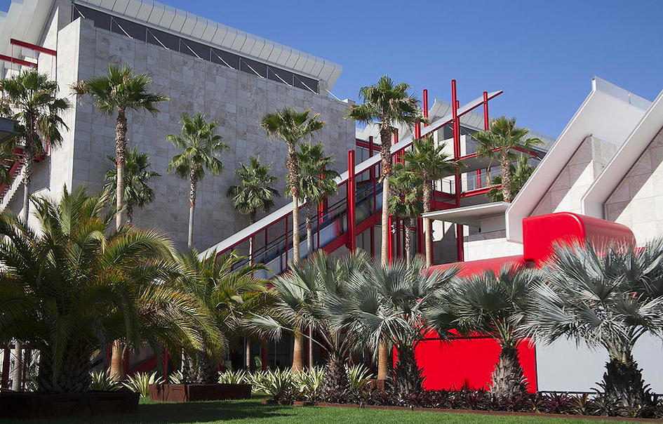 Explore Museum Row on the Miracle Mile