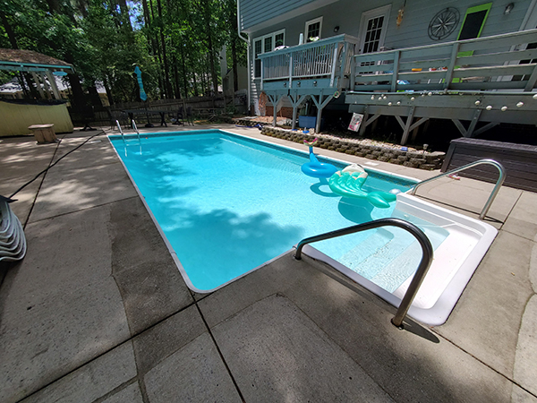 rectangle pool with floats
