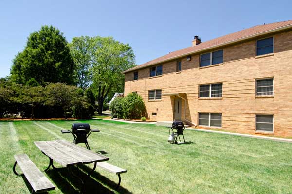 Highland Apartments | East Lansing Apartments Near Michigan State University