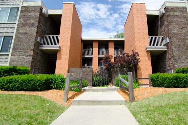 Oakridge Apartments | East Lansing Apartments Near Michigan State University