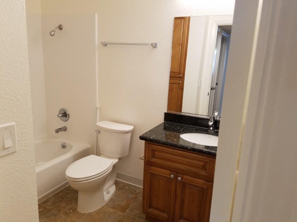 2x2L Hallway Bathroom