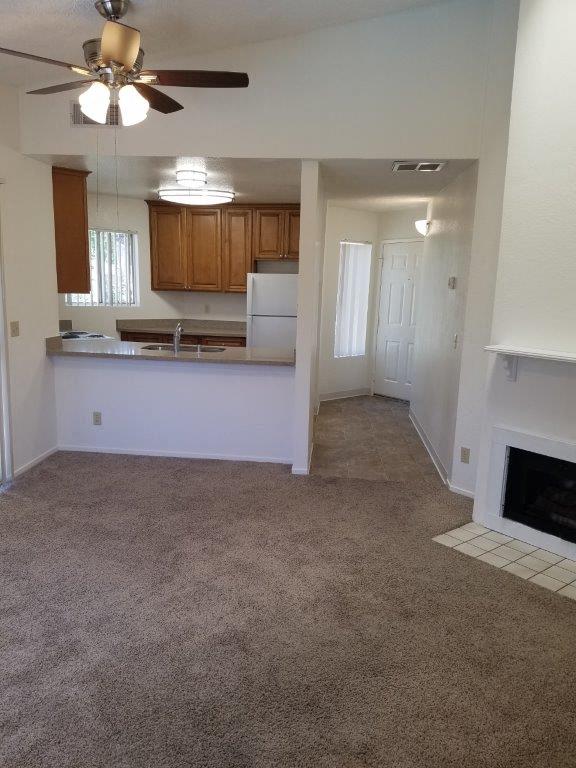 2x2 Kitchen/Living room