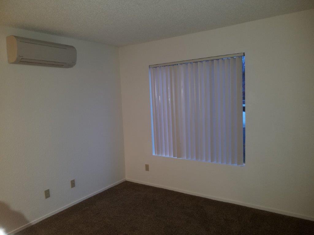 JR1x1 Bedroom