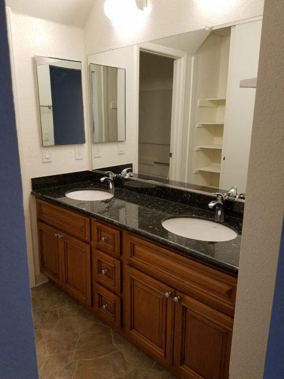 2x2L bathroom sinks master