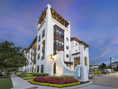 External Apartment View at Azul Baldwin Park, Orlando, FL - Photo Gallery 2