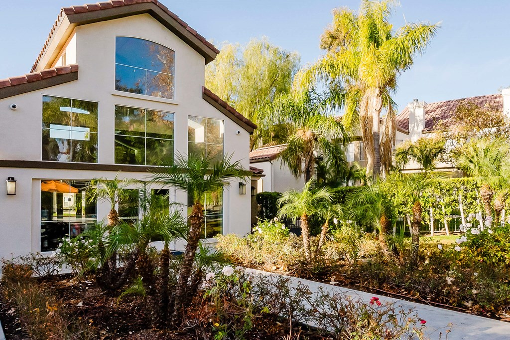 Courtyard Garden at Legends at Rancho Belago, Moreno Valley, California