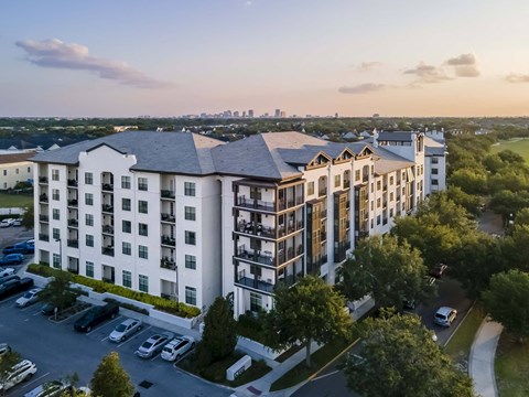 Building Exterior at Azul Baldwin Park, Orlando