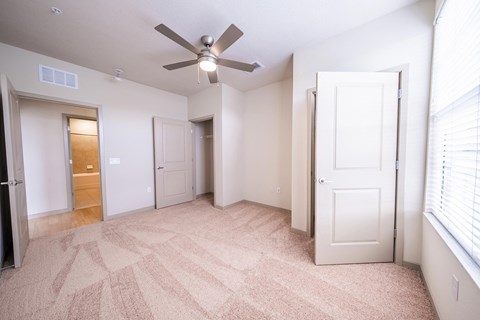 an empty living room with a ceiling fan and a closet at Azul Baldwin Park, Orlando, Florida
