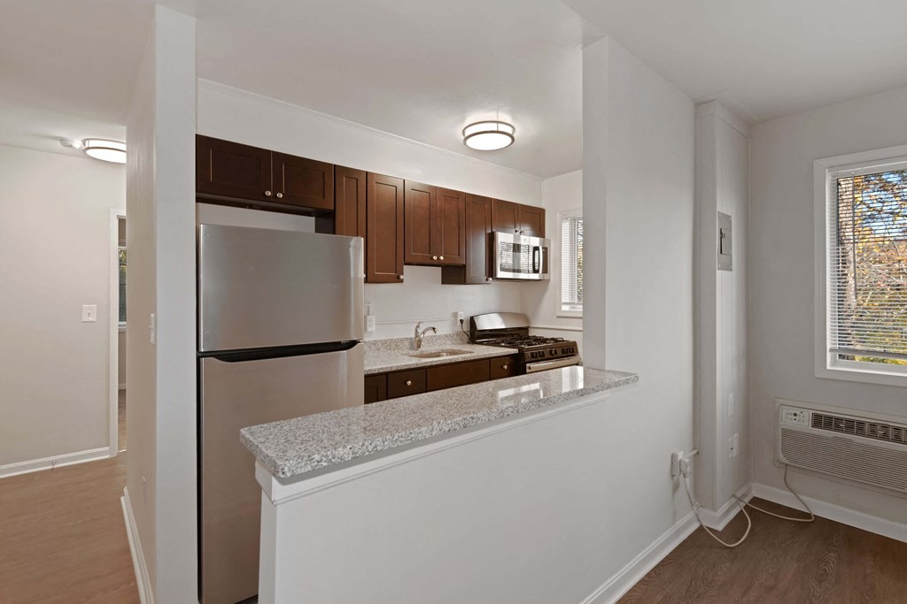 Kitchen with breakfast bar