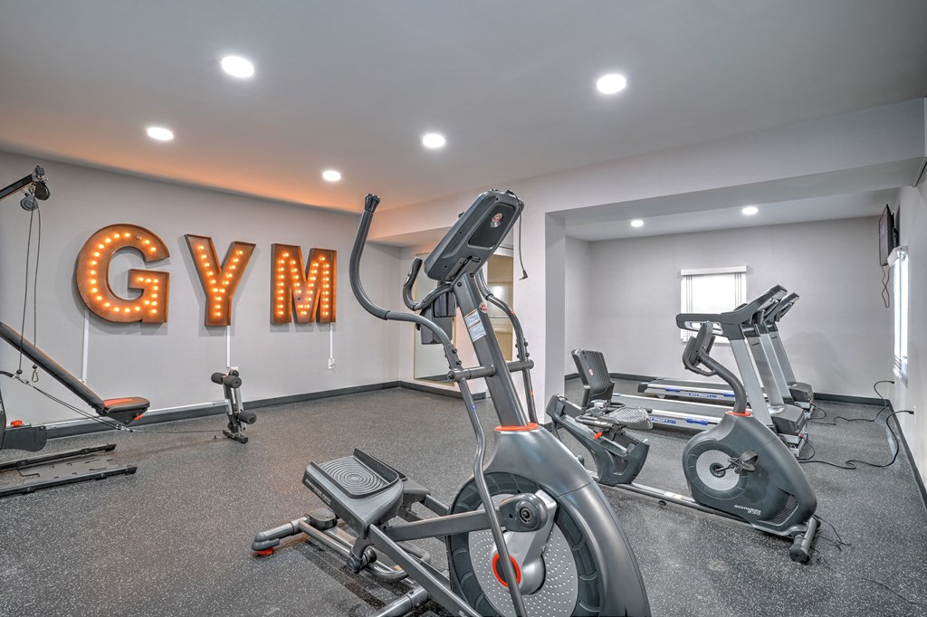 the gym at the flats at big tex apartments