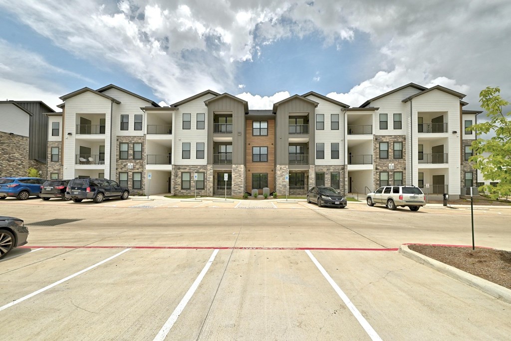 Ryder Ridge-Exterior