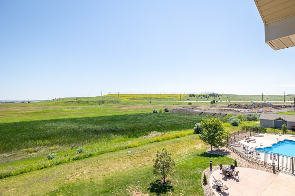 additional photo for property listing at chic digs with room to stretch out in the village 22 car