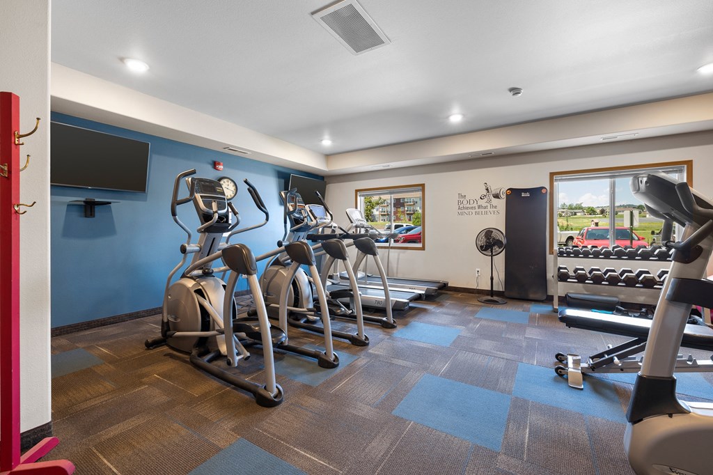 the gym at the whispering winds apartments in pearland, tx