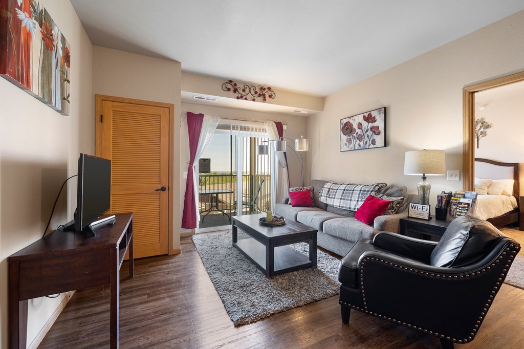 this is a photo of the living room of a 560 square foot, 1 bedroom apartment at