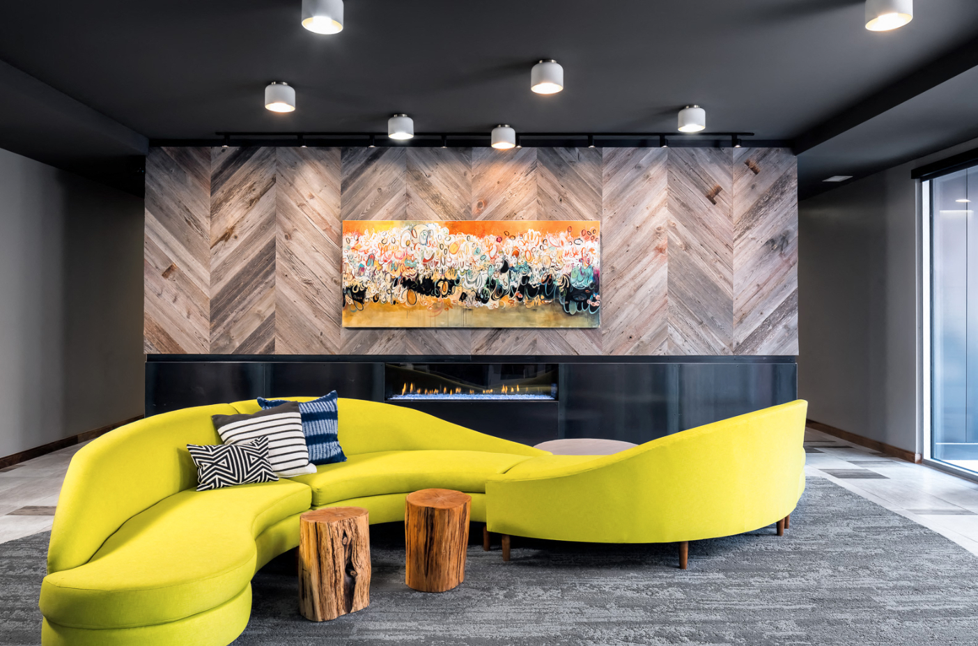 Lobby and Sitting Area at Confluence on 3rd Apartments in Downtown Des Moines