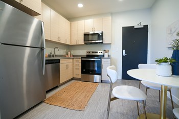 2530 University Avenue Studio-2 Beds Apartment for Rent - Photo Gallery 6