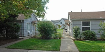 Highland Cottages View from Sidewalk - Photo Gallery 3