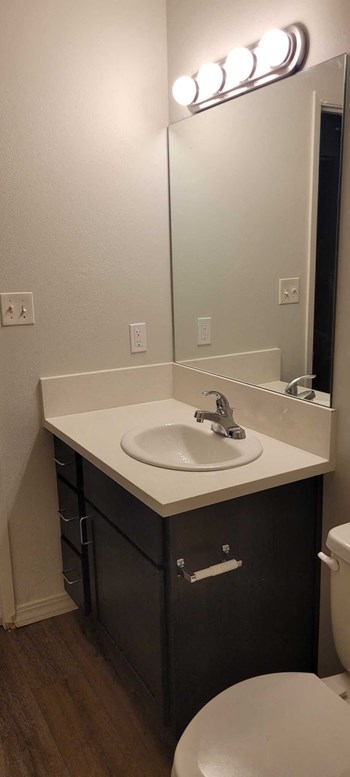 1201 N 25th Avenue 2-3 Beds Apartment, Affordable for Rent - Photo Gallery 6