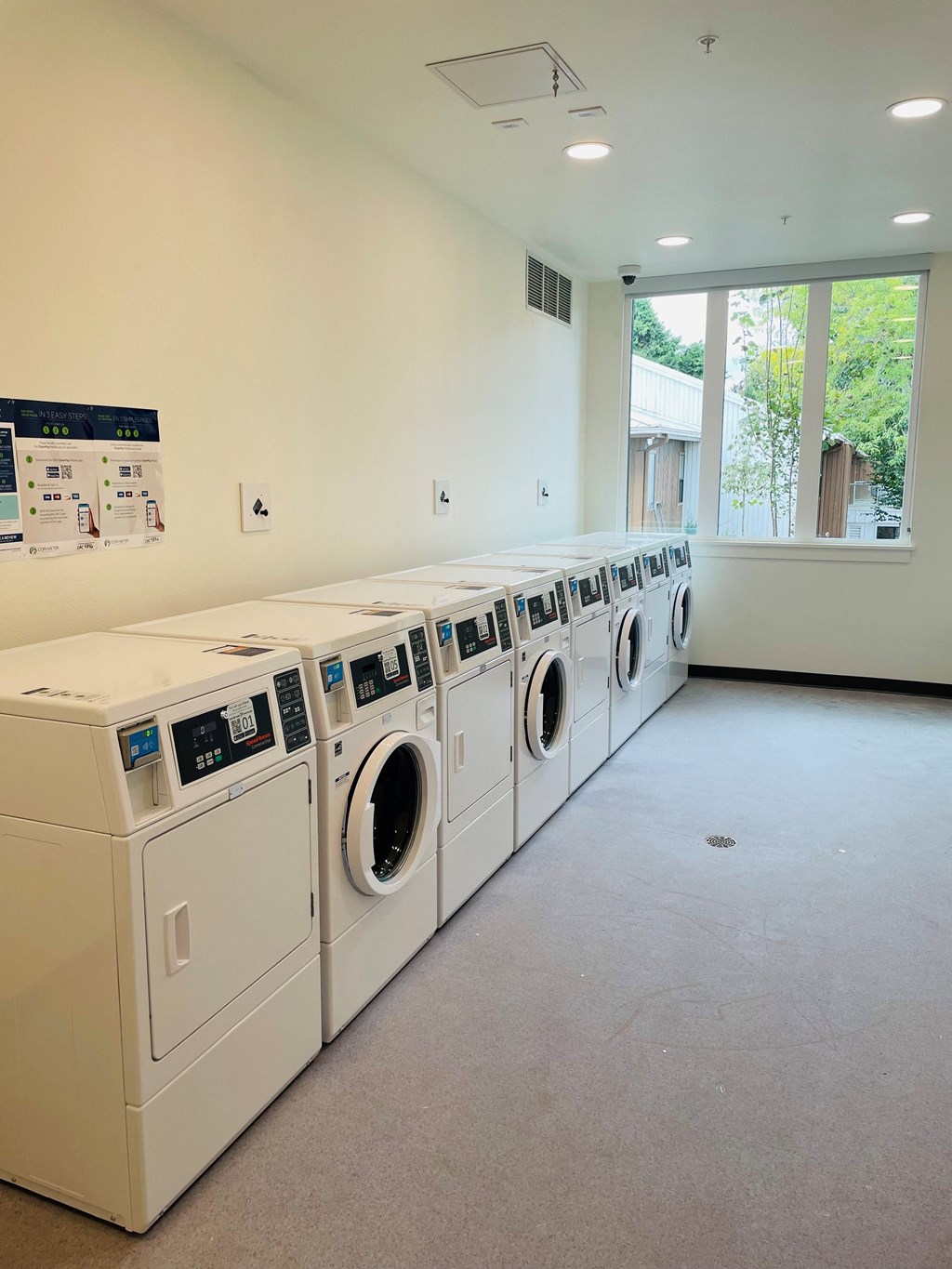 a view of the laundry room at the oxford at estonia apartments in san anton