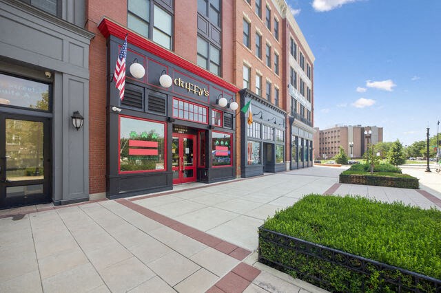 a sidewalk in front of a building on a city street at Park Kennedy, Washington, Washington