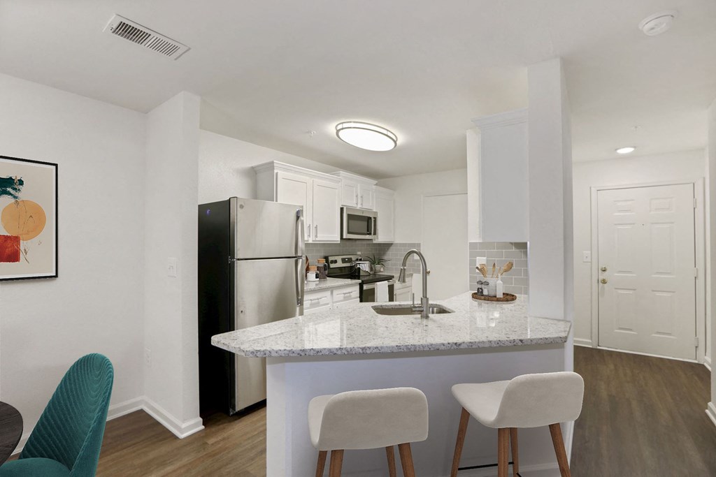 Kitchen with breakfast bar at The Fields of Manassas