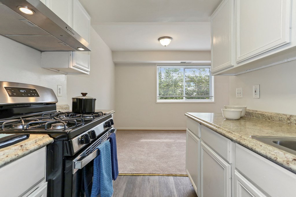 Electric Range In Kitchen at The Fields of Alexandria, Alexandria, VA