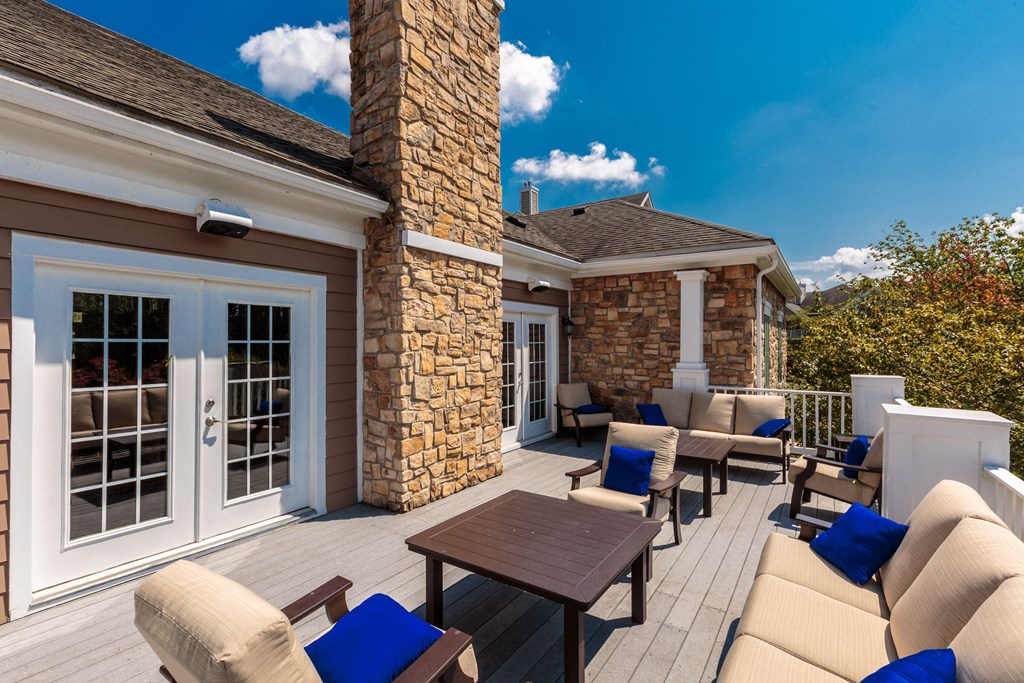 Outdoor Lounge at Cascades Overlook, Sterling