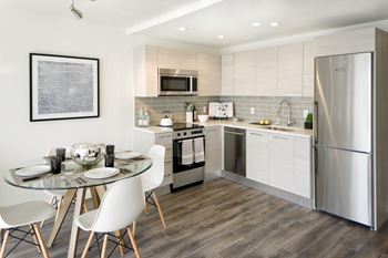 Wood plank flooring at 1305 Dock Street, Maryland 