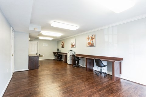 A room with a desk and chairs.