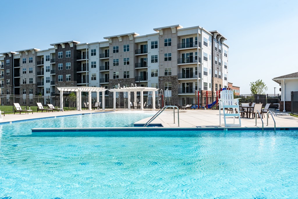 Outdoor community swimming pool Avenue Grand apartment homes White Marsh, MD 21236