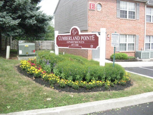 a sign for the university pointe in front of a building