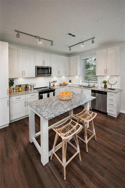 Fitted Kitchen at Town Trelago, Florida, 32751