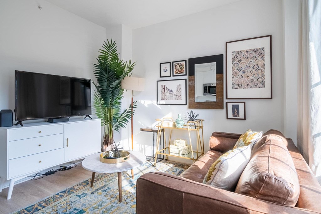 Living Area With TV at Madison House, Washington, DC