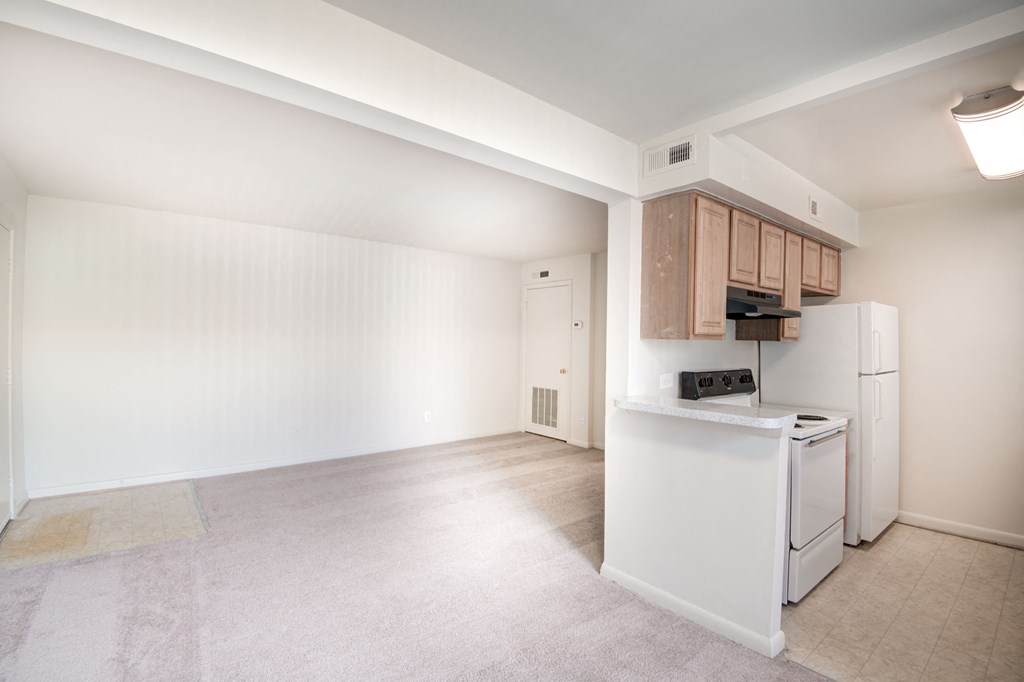 Kitchen And Dining Space at The Fields of Old Town, Alexandria