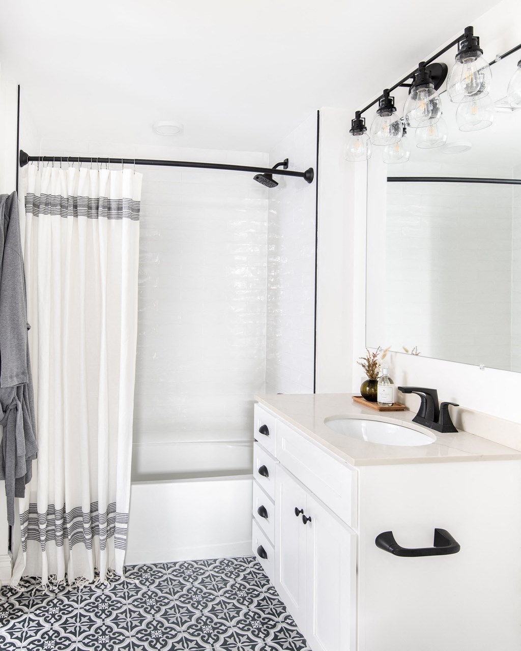 Bright Bathroom at Park Kennedy, Washington