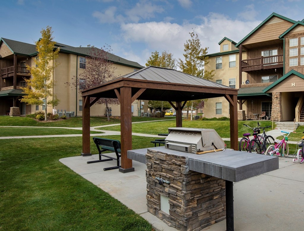 Grill And Picnic Area at Sunset Ridge, West Jordan, UT 84081