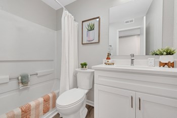our apartments offer a bathroom with a bathtub - Photo Gallery 17