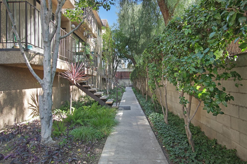 Beautiful Backyard Space at Superior Place, California, 91325