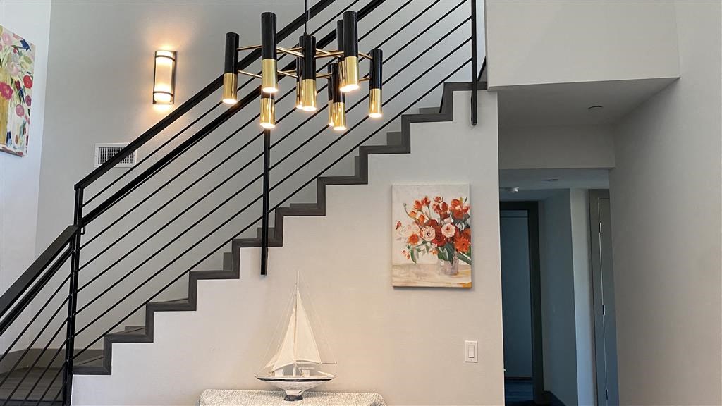 Modern Lightning at The Mansfield at Miracle Mile, Los Angeles