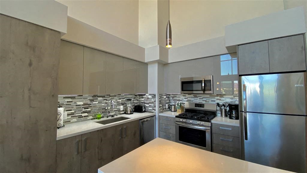 Fully Equipped Kitchen at The Mansfield at Miracle Mile, Los Angeles, CA