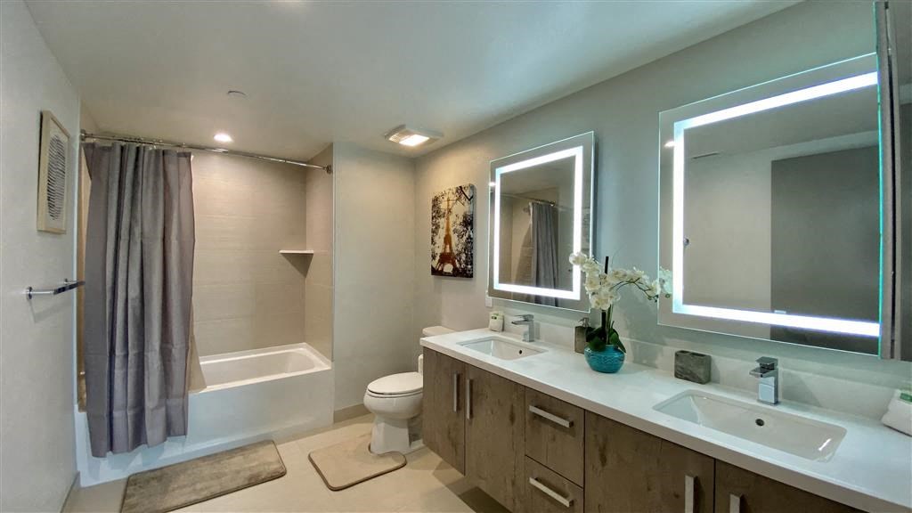 Modern Bathroom Finishes at The Mansfield at Miracle Mile, California